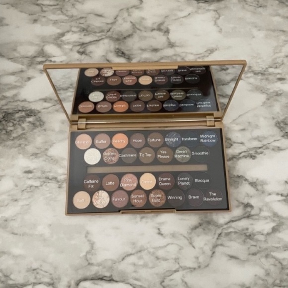 Makeup Revolution “Fortune The Favour” Pallet - Picture 2 of 4
